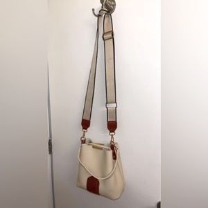 Ivy & Taylor Cream Crossbody Bucket Bag